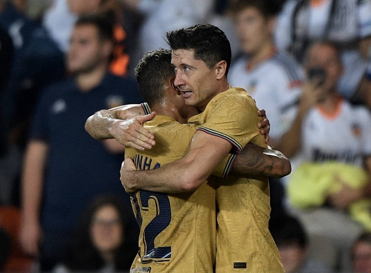 广厦男篮官宣续约胡金秋大秋